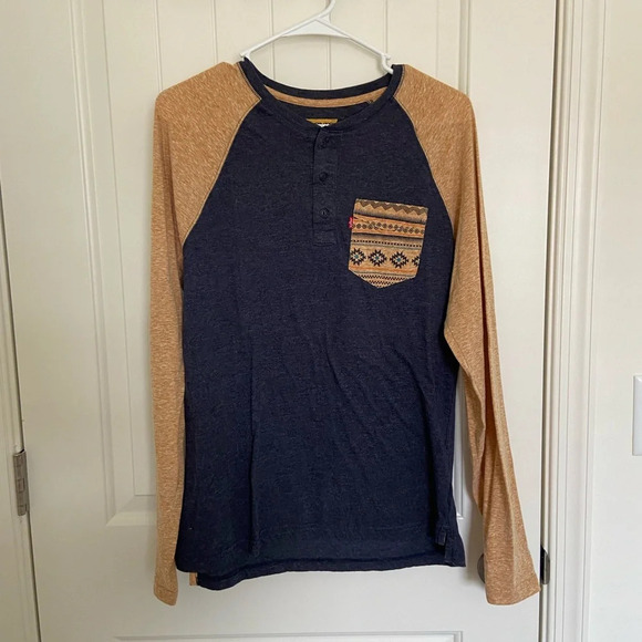 EUC | Levi’s men’s long sleeve pocket shirt‎ — small - Picture 1 of 5